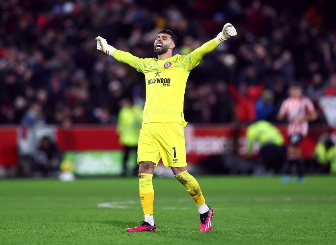Tottenham considering David Raya move
